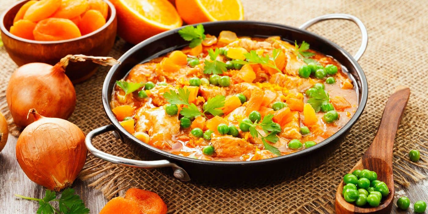 Pollo en salsa de arvejas