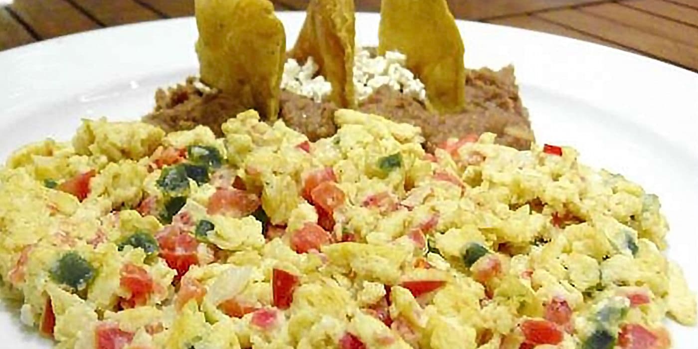 Huevos con cebolla