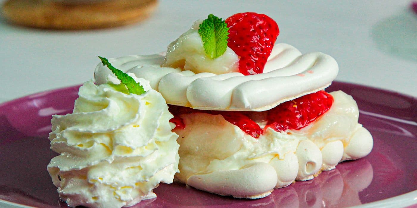 Merengón con Crema Chantilly