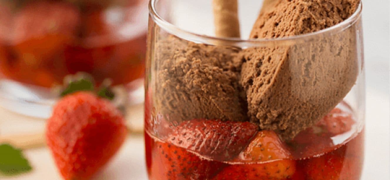 Postre chocolate y fresas