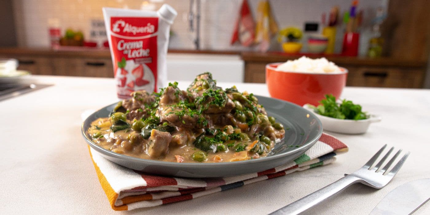 Sudado de res con espinacas y Crema de Leche Alquería