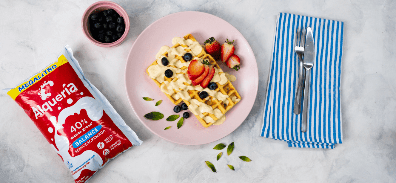 Waffles con sabor a cheesecake de frutos rojos