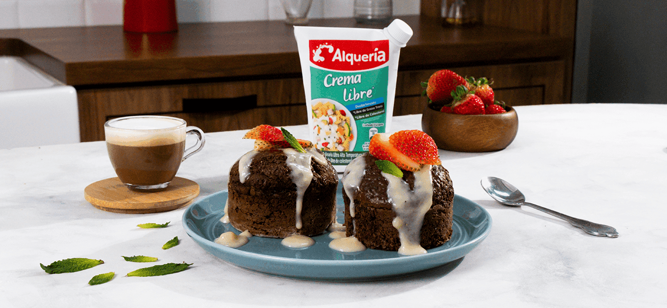 Torta en freidora de aire con crema de chocolate blanco