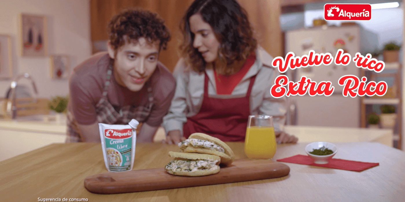 ¡Aprende a preparar una hamburguesa de atún en arepa en la Cocina de lo Extrarico!