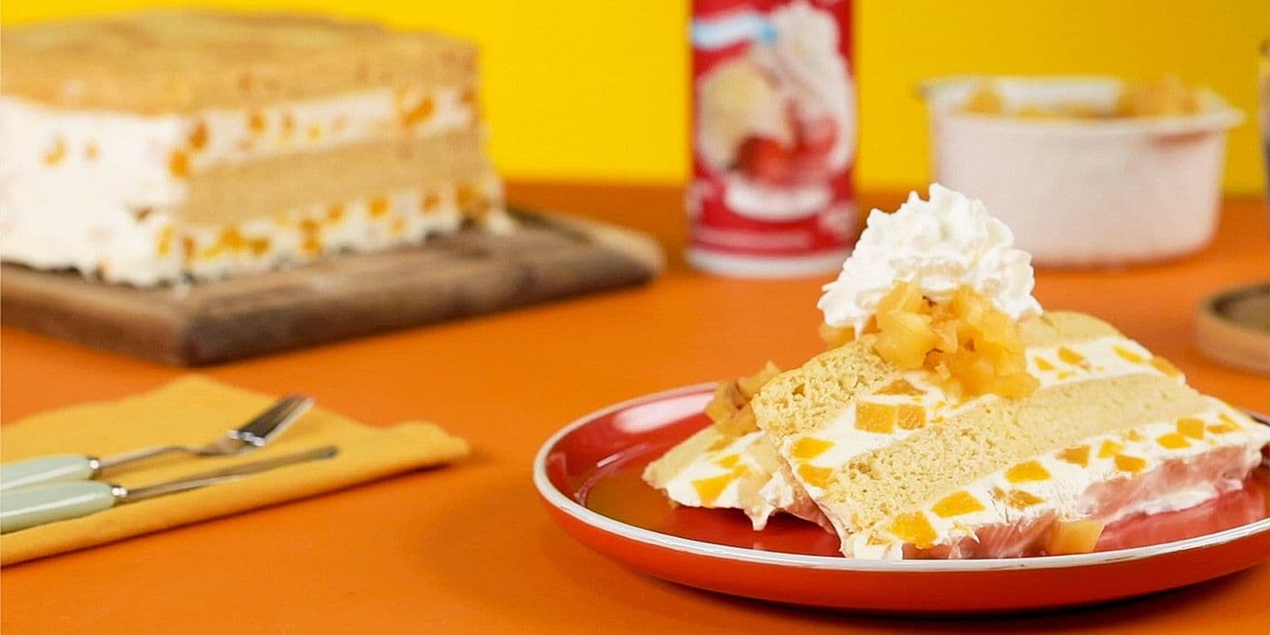 Tarta de piña con crema chantilly alquería