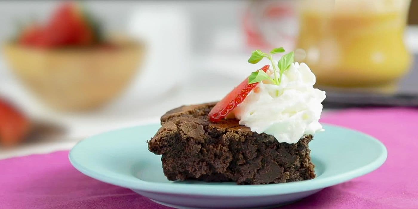 Torta de chocolate sin harina con Crema Chantilly Alquería