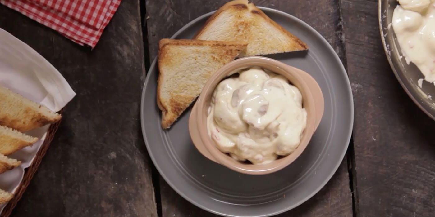 Champiñones con salsa de queso