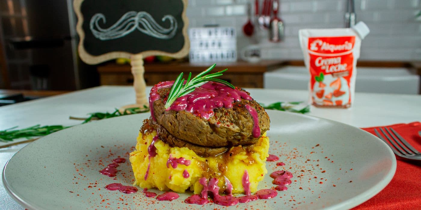 Filete de res con crema de Jamaica y Crema de Leche Alquería