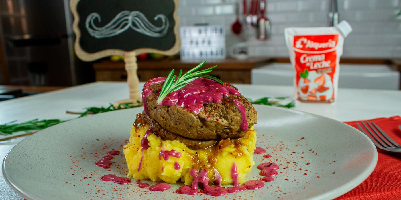 Filete de res con crema de Jamaica y Crema de Leche Alquería