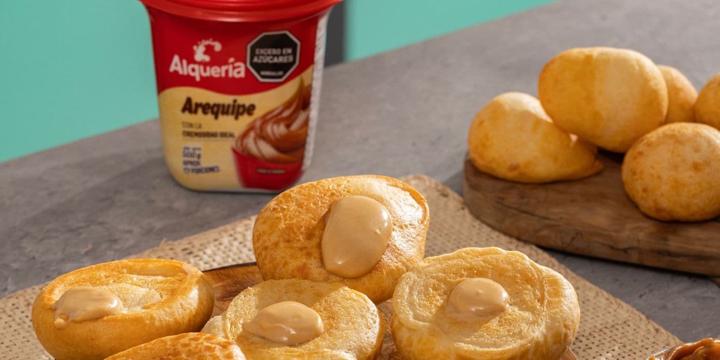 Pandebonos rellenos con Arequipe Alquería