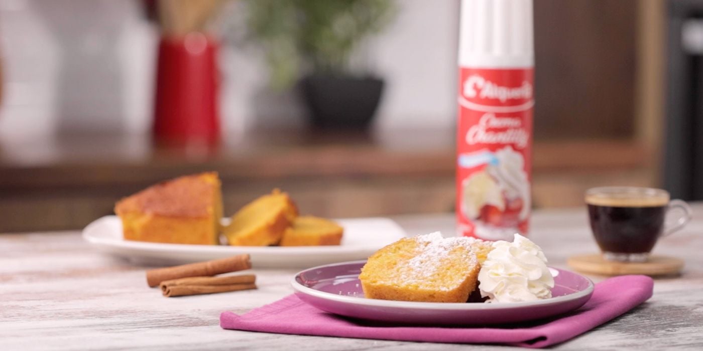 Ponqué de zanahoria con Crema Chantilly