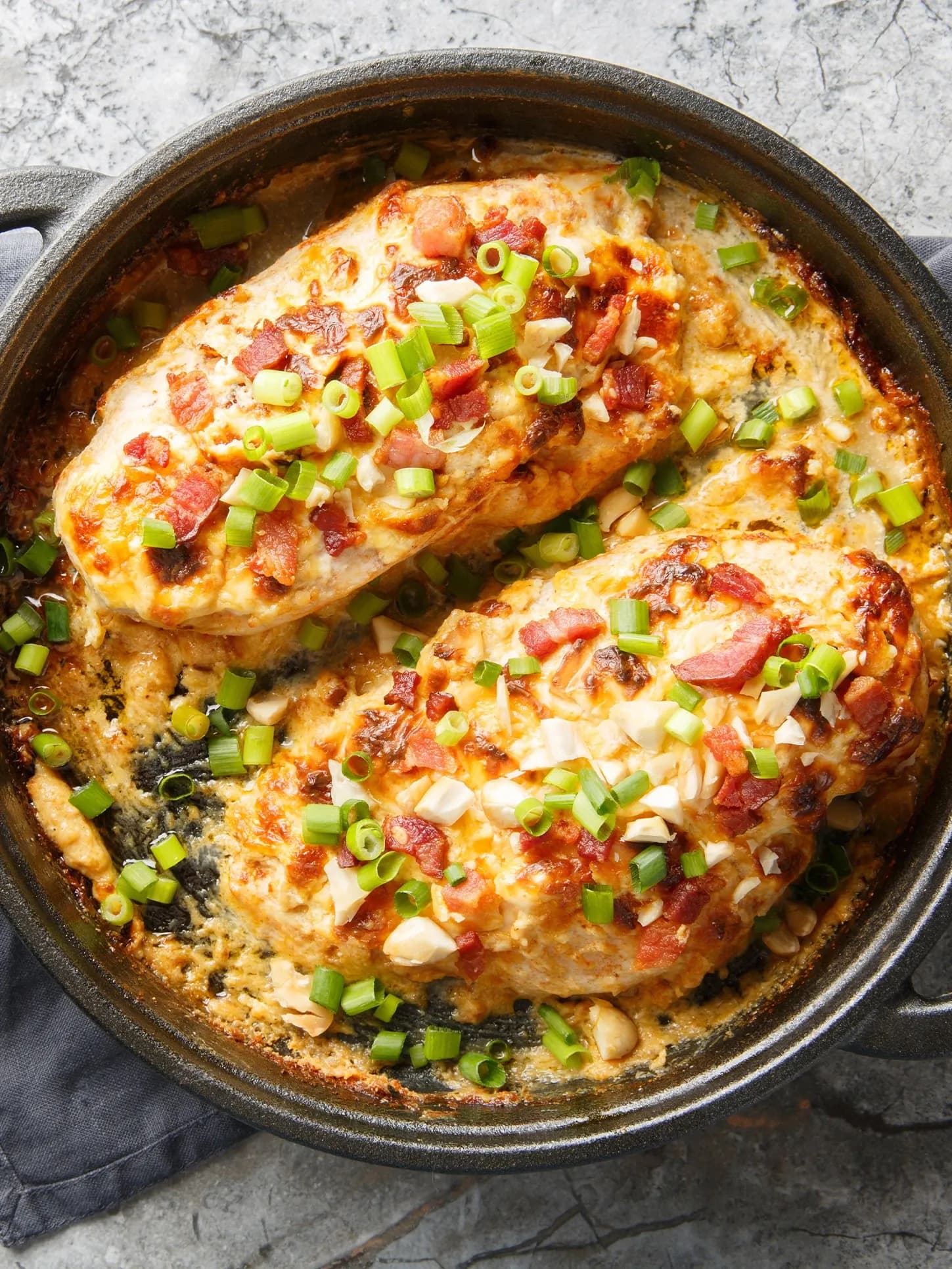 POLLO CON TOCINETA CREMOSO