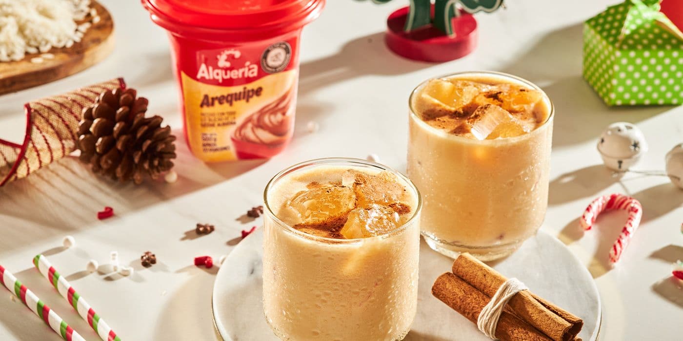 Bebida de arroz con arequipe y canela