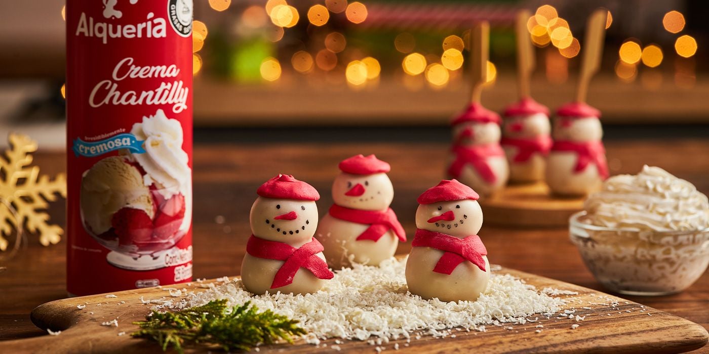 Dulces muñecos de nieve con Crema Chantilly