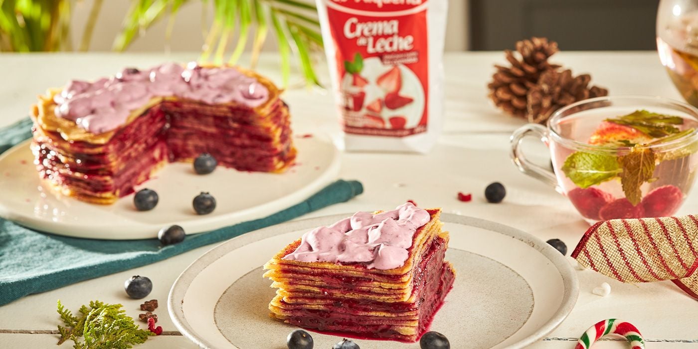 Torta de crepes y arándanos con Crema de Leche