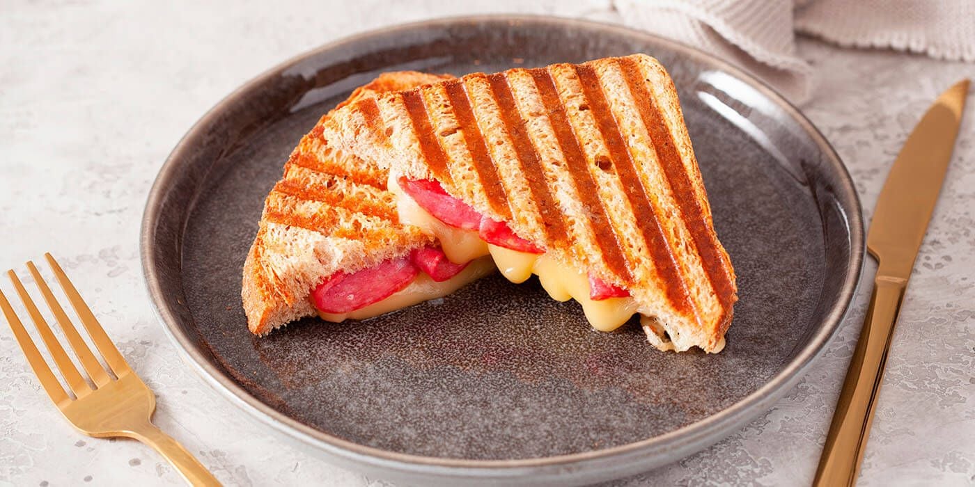 Sándwich bocadillo y jamón