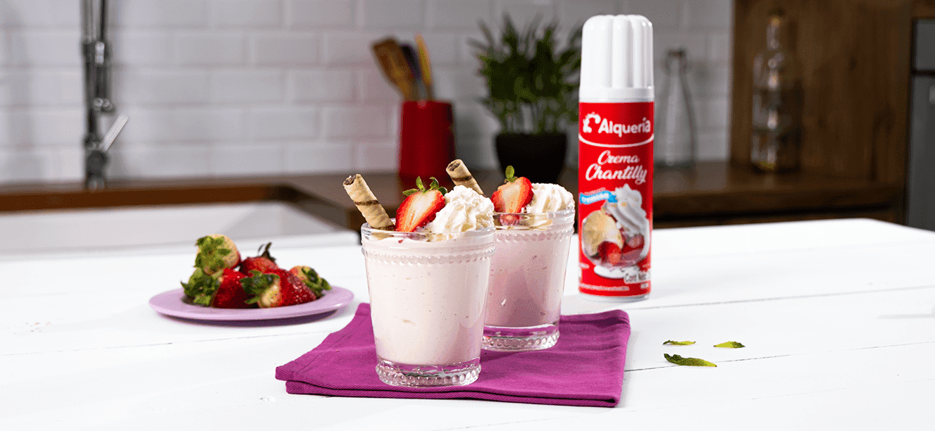 Vasitos de yogurt con Crema Chantilly Alquería