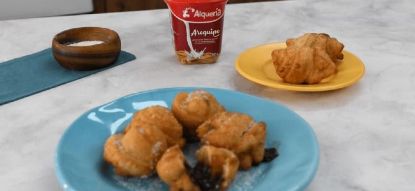 Caracolas de hojaldre con arequipe Alquería