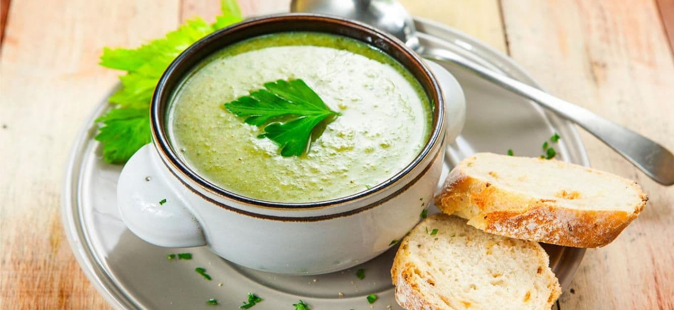 Crema de brocoli, arvejas y papa