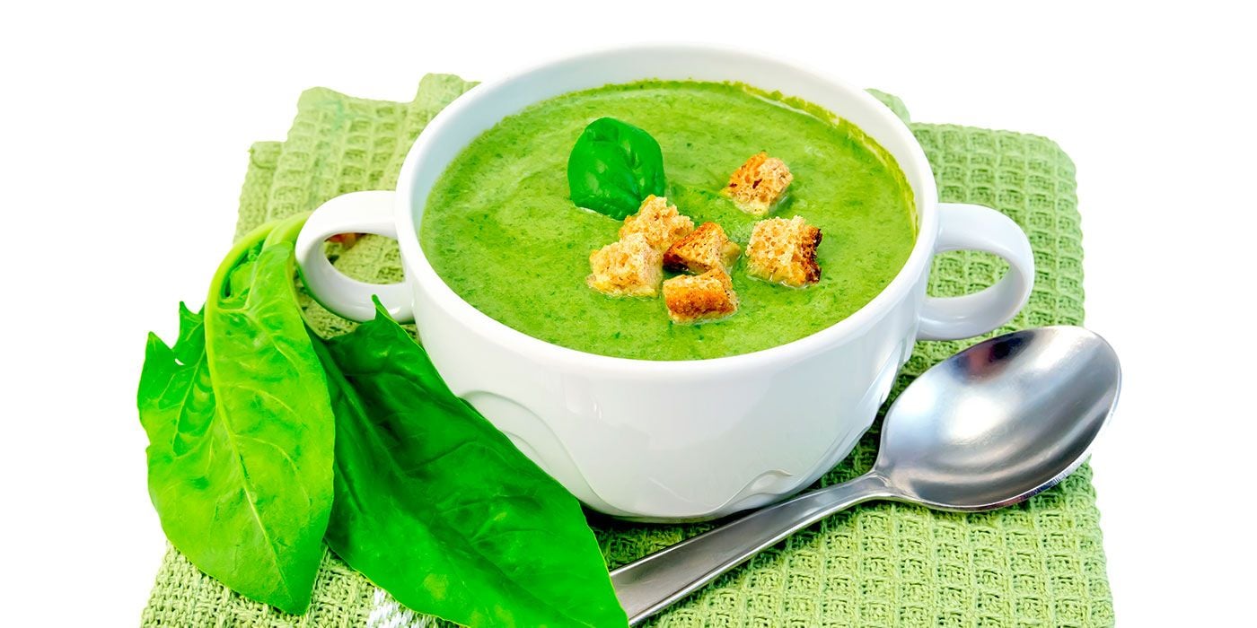 Crema de espinaca con culebras de hojaldre