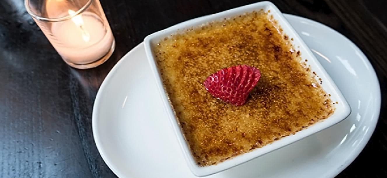 Crocante con fresas cremosas