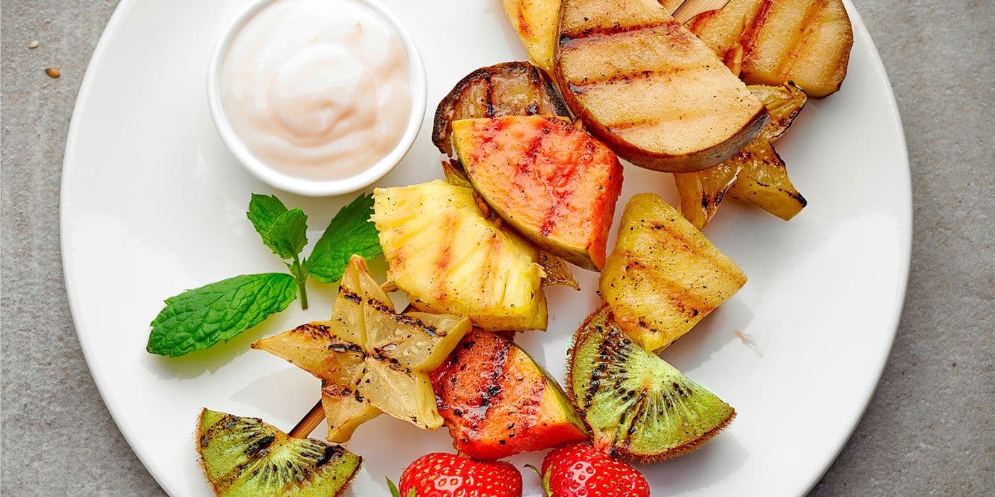 Frutas parrilladas con crema de menta