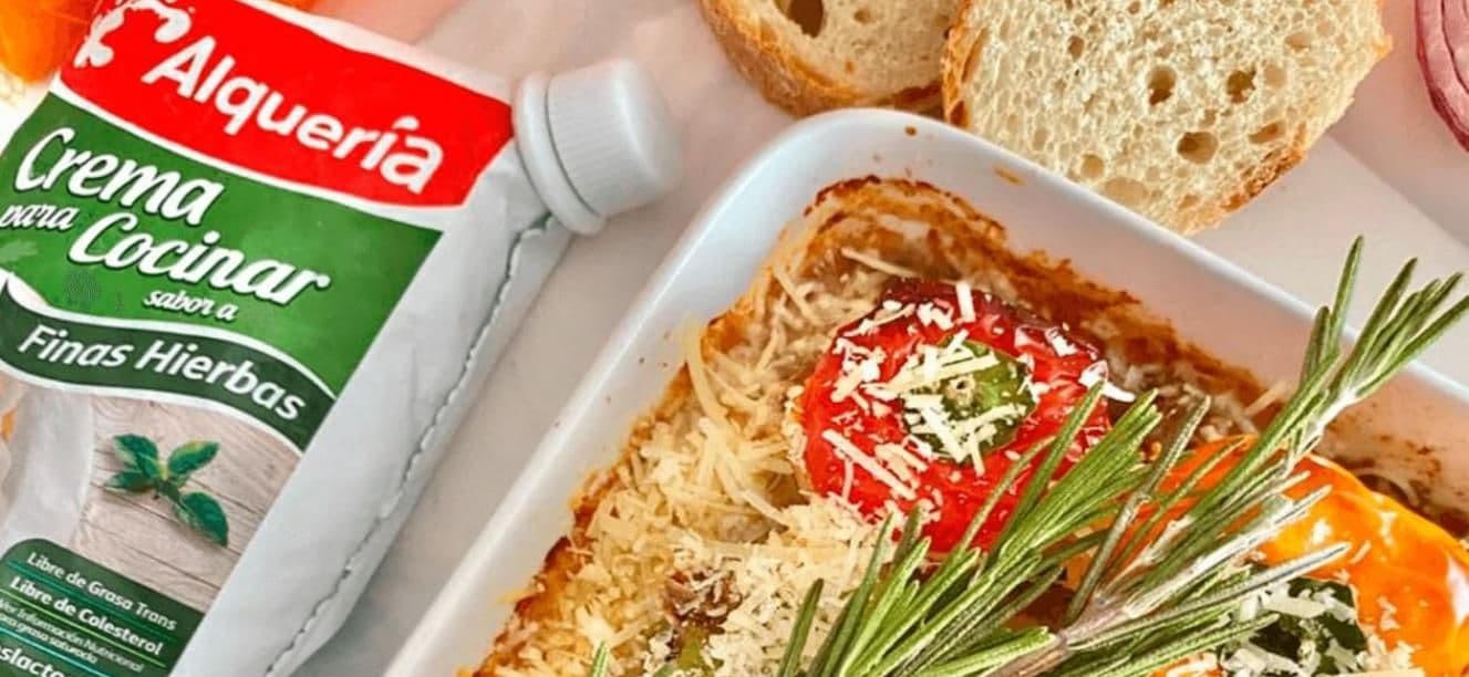 Mini pimentones rellenos con crema de finas hierbas alqueria