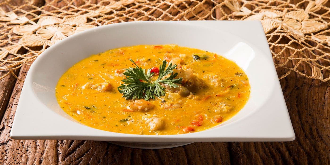 Molde de yuca, queso y camarones