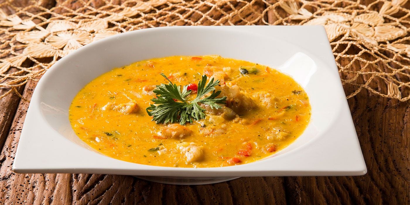 Molde de yuca, queso y camarones