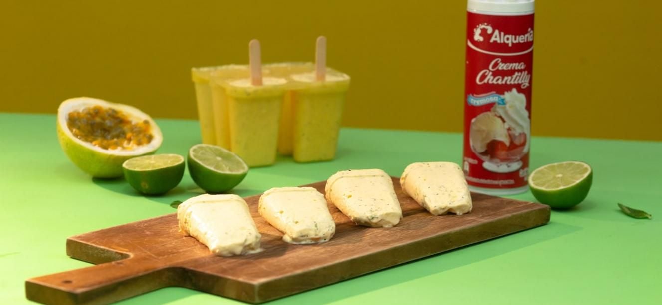 Paletas de crema de limon y maracuya con chantilly Alqueria