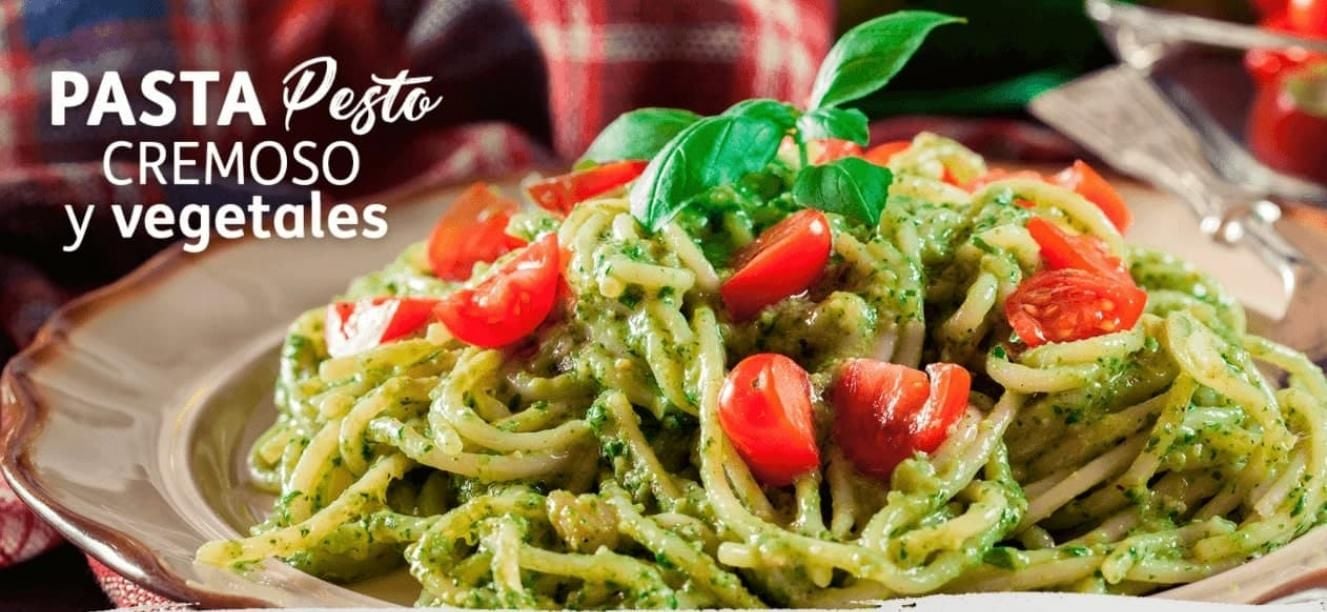 Pasta con pesto cremoso y vegetales