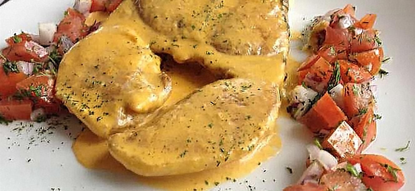 Pescado sudado en leche de coco y crema de leche