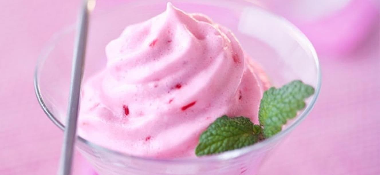 Postre espuma de frutos rojos