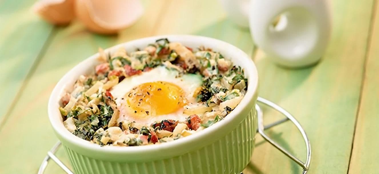 Cazuela de acelga, chorizo y huevo