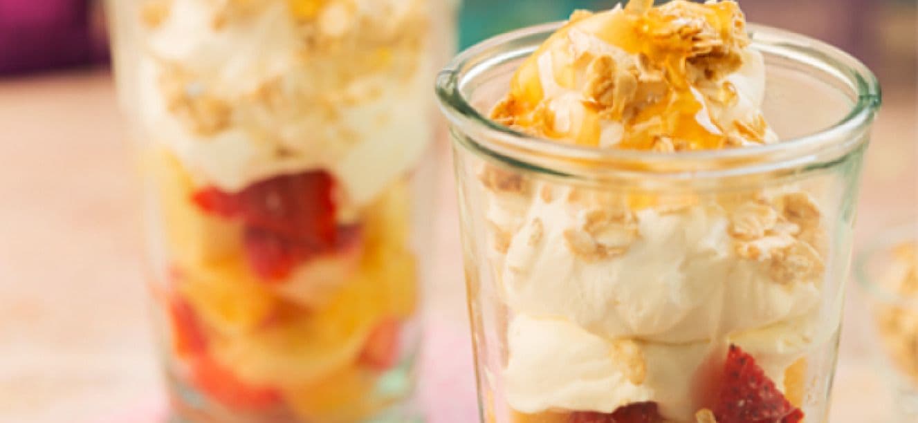 Desayuno cremoso de fruta y avena