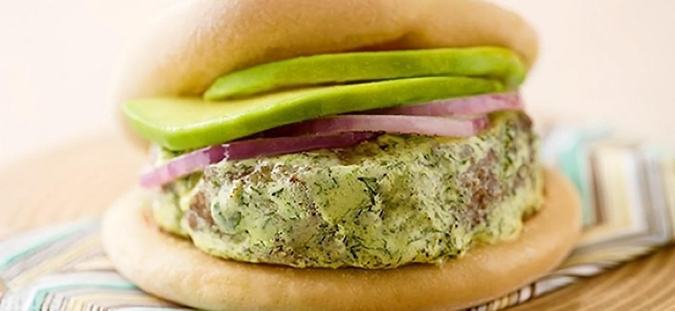 Hamburguesa en crema de queso y cilantro