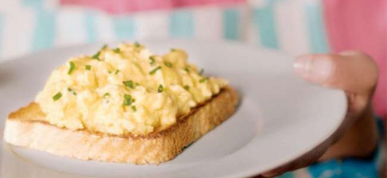Huevos cremosos con tostadas