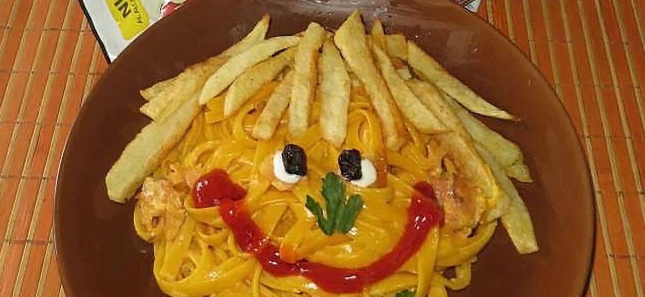 Tallarines a la crema con tocineta